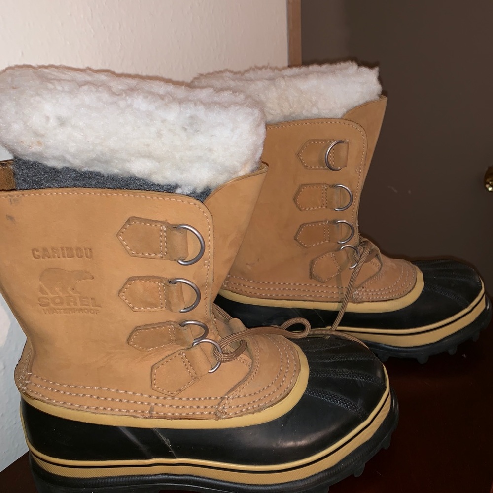 WOMENS SOREL CARIBOU BOOT SIZE 7
